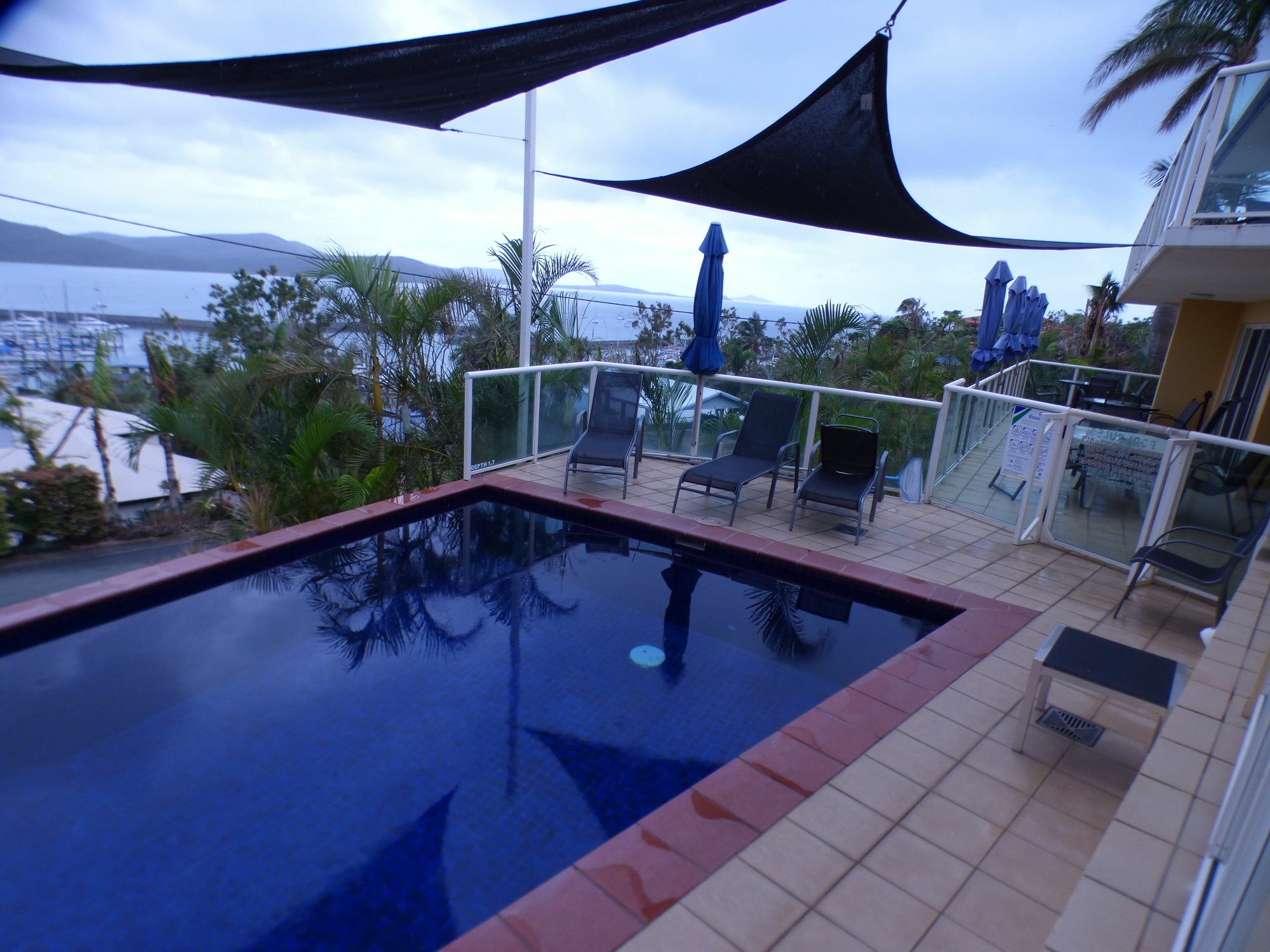 Sunlit Waters Studio Apartments Airlie Beach Dış mekan fotoğraf